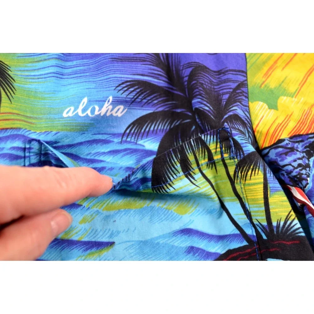 Royal Hawaiian Creations Aloha Tropical Shirt‎ Men's Medium Palm Trees Catamaran